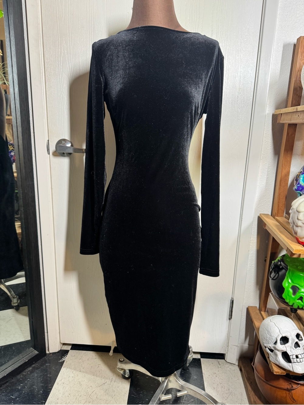 Lulu's Black Velvet Long-Sleeve Bodycon Midi Dress